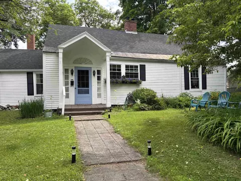 38 Clarks Ave, Saint Johnsbury, VT 05819