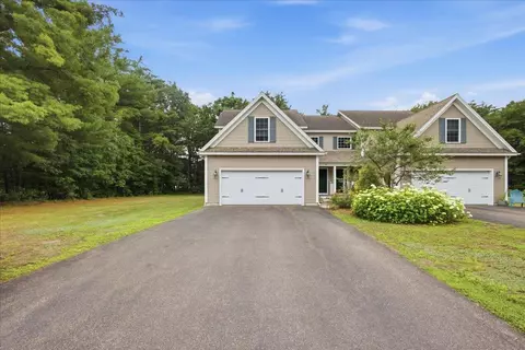 4 Hummingbird Ln #101, Milton, VT 05468