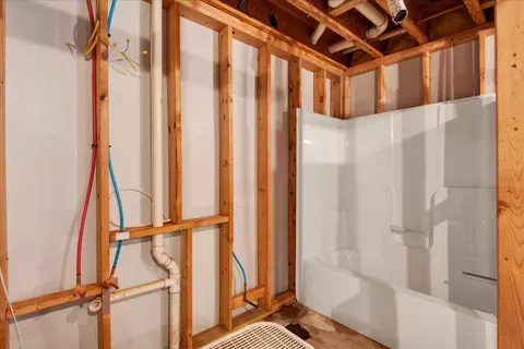 Bath - 90 Madison Dr, Williston, VT 05495 photo 5 of 5
