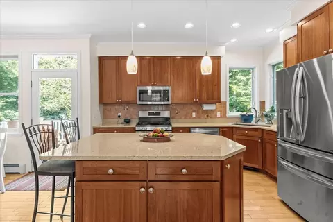 Kitchen - 56 Barrett Ln, Williston, VT 05495 photo 2 of 4