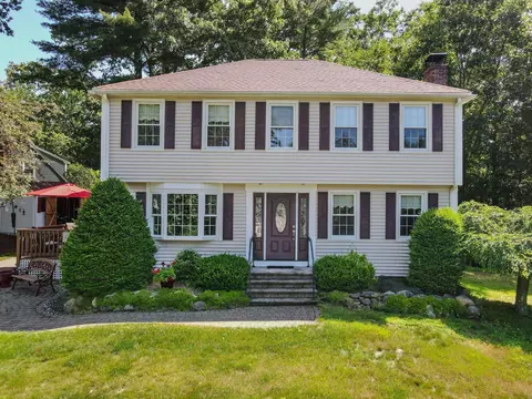 2 Paula Ave, Londonderry, NH 03053