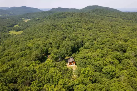 1706 High Chapparal Rd, Wells, VT 05774