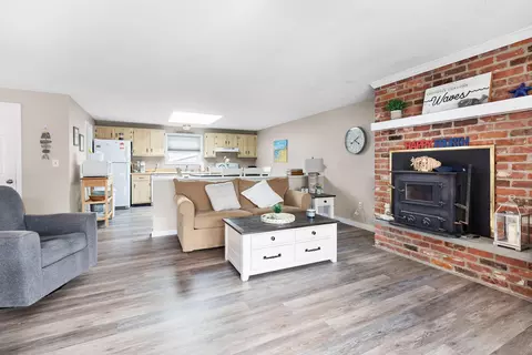 Living - 14 Fellows Ave #2, Hampton, NH 03842 photo 3 of 5