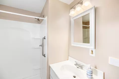 Bath - 14 Fellows Ave #2, Hampton, NH 03842 photo 1 of 2