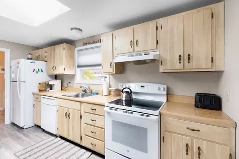 Kitchen - 14 Fellows Ave #2, Hampton, NH 03842 photo 1 of 2