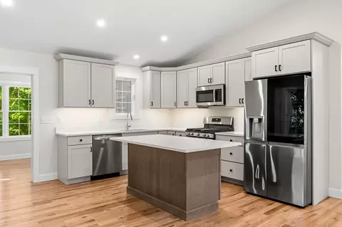 Kitchen - 15 Bartlett St, Epping, NH 03042 photo 1 of 3