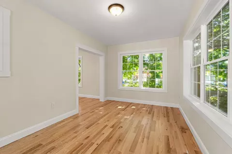 Living - 15 Bartlett St, Epping, NH 03042 photo 5 of 6