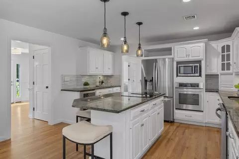 Kitchen - 21 Bear Path, Hampton, NH 03842 photo 2 of 6