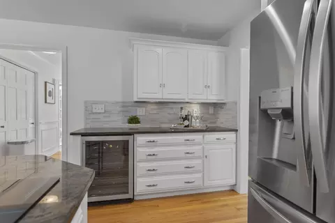 Kitchen - 21 Bear Path, Hampton, NH 03842 photo 5 of 6