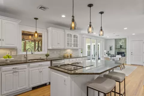 Kitchen - 21 Bear Path, Hampton, NH 03842 photo 4 of 6