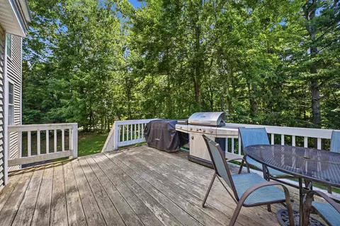 Exterior - 9 Hawk Dr, Salem, NH 03079 photo 6 of 8