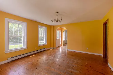 Living - 253 Perkins Rd, Rupert, VT 05776 photo 4 of 8