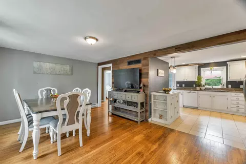 Dining - 180 E Main St, Hampstead, NH 03826 photo 1 of 3