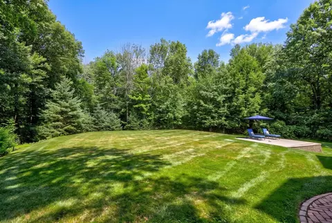 Exterior - 8 Bear Hill Rd, Windham, NH 03087 photo 4 of 10