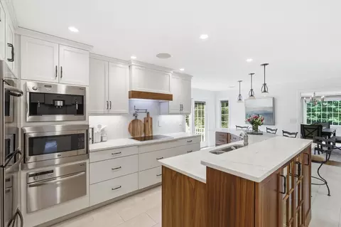 Kitchen - 8 Bear Hill Rd, Windham, NH 03087 photo 5 of 11