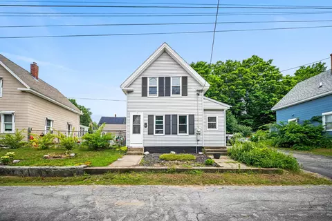 13 Crescent St, Farmington, NH 03835
