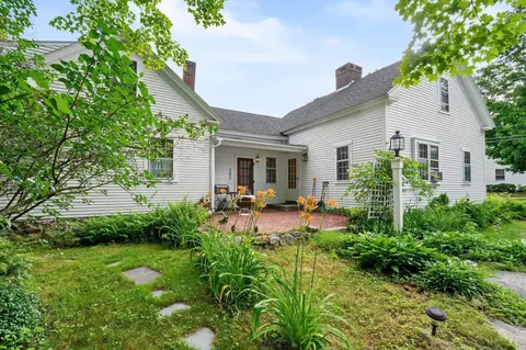 7 Bennington Rd, Hancock, NH 03449
