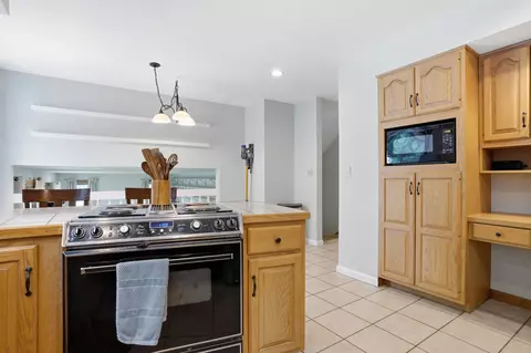 Kitchen - 17 Tonga Dr, Bow, NH 03304 photo 3 of 4