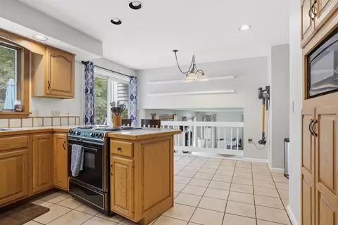 Kitchen - 17 Tonga Dr, Bow, NH 03304 photo 4 of 4