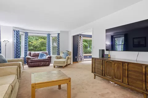 Living - 17 Tonga Dr, Bow, NH 03304 photo 2 of 5