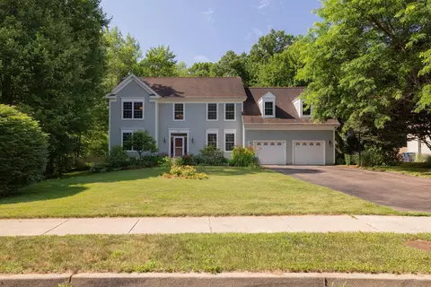 49 Sydney Dr, Essex Junction, VT 05452