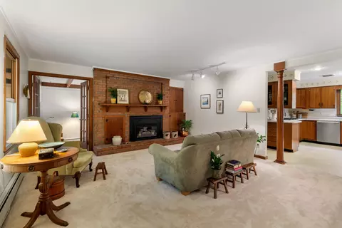 Living - 49 Shady Ln, Williston, VT 05495 photo 6 of 7