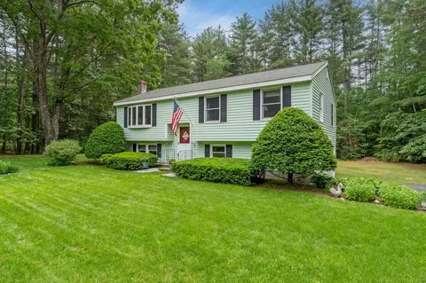 8 Rocky Hill Rd, Litchfield, NH 03052