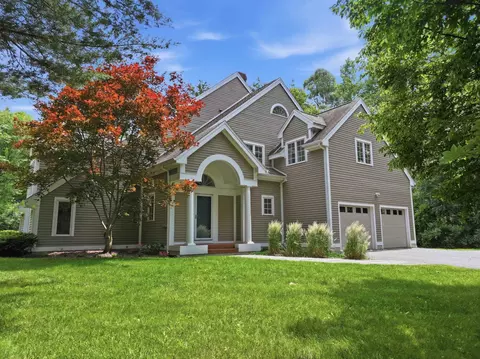 305 Westview Dr, Shelburne, VT 05482