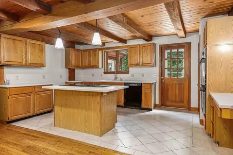 Kitchen - 6 Gas Light Ln, Kensington, NH 03833 photo 3 of 5