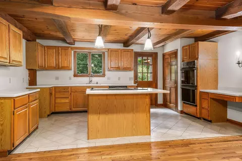 Kitchen - 6 Gas Light Ln, Kensington, NH 03833 photo 1 of 5
