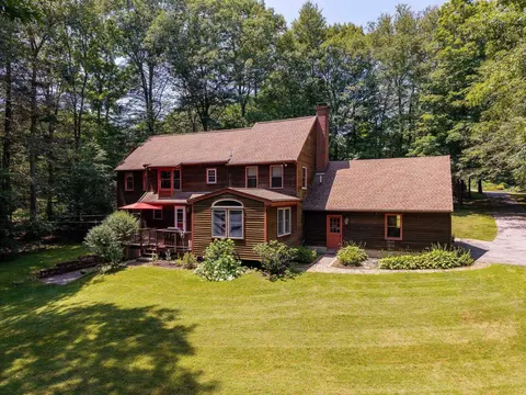 Exterior - 6 Gas Light Ln, Kensington, NH 03833 photo 8 of 9