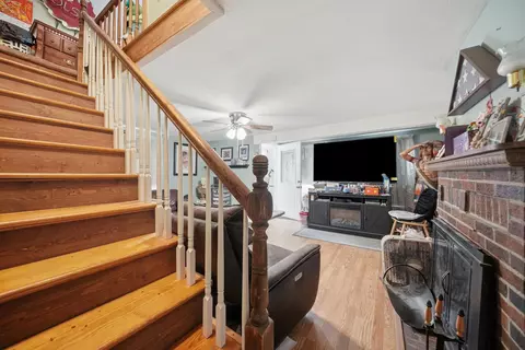 Entry Way - 30 Harris Rd, Windham, NH 03087 photo 3 of 5