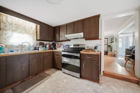 Kitchen - 30 Harris Rd, Windham, NH 03087 photo 1 of 2