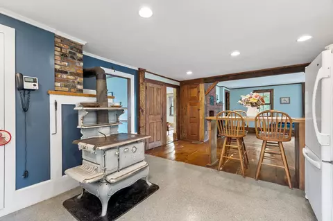 Entry Way - 88 Post Rd, North Hampton, NH 03862 photo 2 of 6