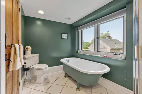 Bath - 88 Post Rd, North Hampton, NH 03862 photo 1 of 3