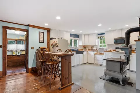 Kitchen - 88 Post Rd, North Hampton, NH 03862 photo 4 of 4