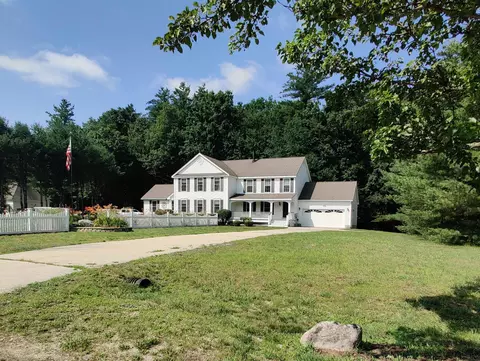 13 Snowdrop Ln, Litchfield, NH 03052
