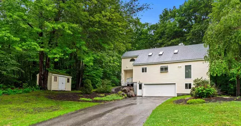 46 Harper Ridge Rd, Hampstead, NH 03826