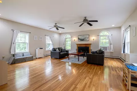 Living - 39 Lantern Ln, Hooksett, NH 03106 photo 2 of 6