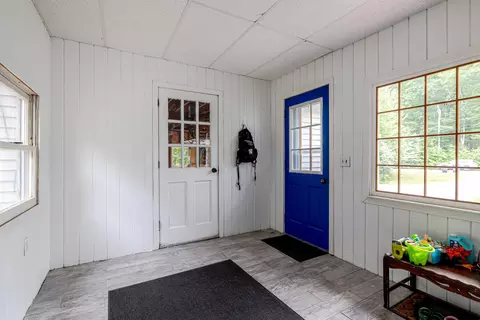 Entry Way - 39 Lantern Ln, Hooksett, NH 03106 photo 3 of 5