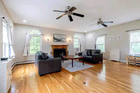 Living - 39 Lantern Ln, Hooksett, NH 03106 photo 1 of 6