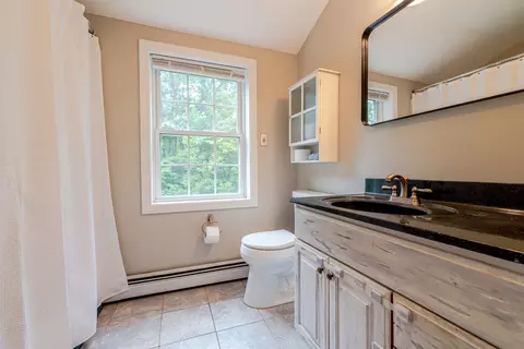 Bath - 39 Lantern Ln, Hooksett, NH 03106 photo 4 of 6