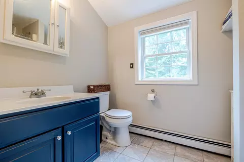 Bath - 39 Lantern Ln, Hooksett, NH 03106 photo 2 of 6