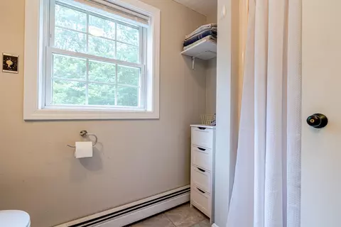 Bath - 39 Lantern Ln, Hooksett, NH 03106 photo 3 of 6