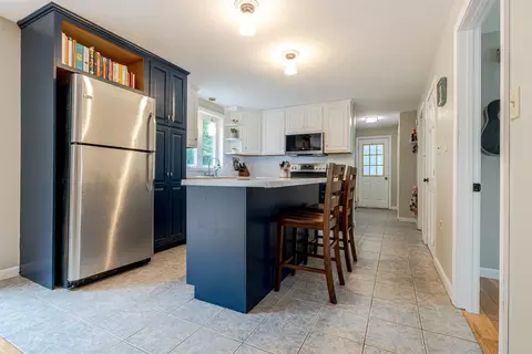 Kitchen - 39 Lantern Ln, Hooksett, NH 03106 photo 4 of 4