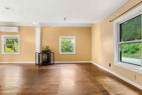 Living - 447 W River Rd, Hooksett, NH 03106 photo 3 of 3
