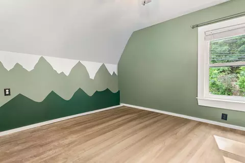 Bedroom - 447 W River Rd, Hooksett, NH 03106 photo 4 of 5