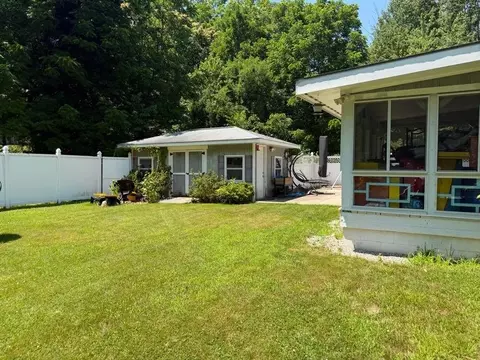 Exterior - 3 Lincoln Dr, Bow, NH 03304 photo 7 of 16