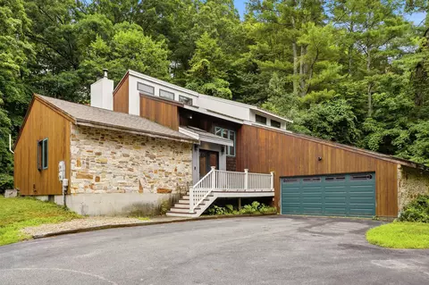 17 Spring Hill Rd, Mont Vernon, NH 03057