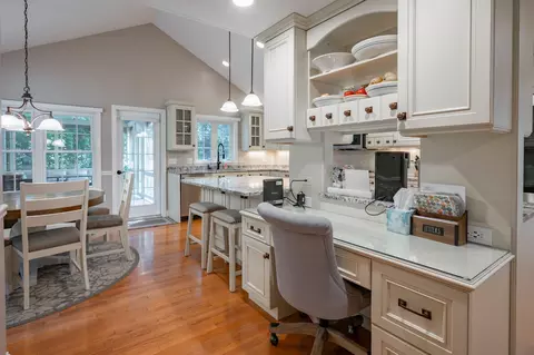 Kitchen - 10 Melba Dr, Hudson, NH 03051 photo 6 of 8